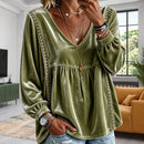 Blusa Manu com Decote V e Detalhes Geométricos